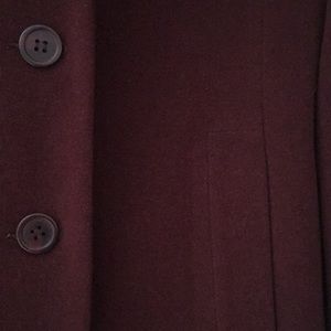 🤩Sooo pretty! Long Jones NY pea coat, maroon color, like new condition!
